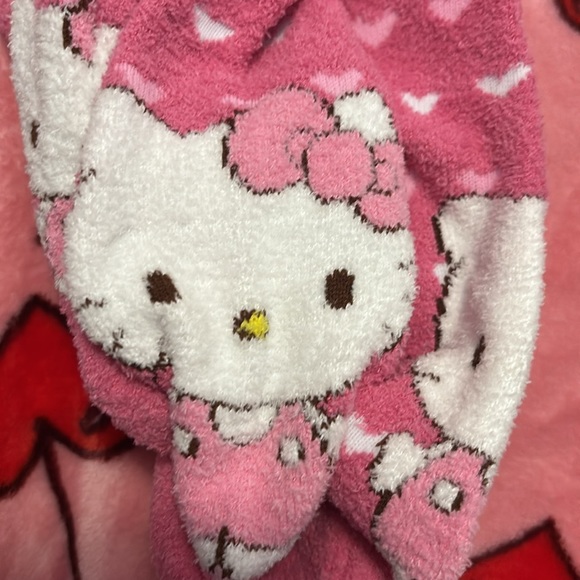 NWT Hello Kitty Mommy and me set of fuzzy valentine 💌 socks - Picture 4 of 4